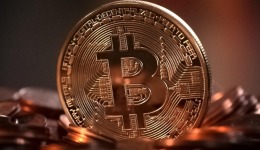 Bitcoin: Σταθεροποιείται πάνω από τις $86.000, αλλά οι πιέσεις στην αγορά βαθαίνουν