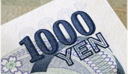 Το γεν απομακρύνεται από το όριο παρέμβασης μετά τη σαρωτική νίκη της Τακαϊτσι