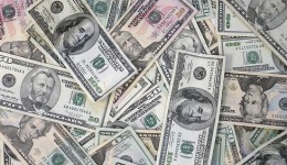 Το ευρώ υποχωρεί 0,10%, στα 1,1535 δολάρια 