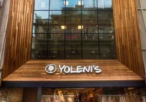 Άνοιξε το πρώτο Yoleni’s Store στις ΗΠΑ 