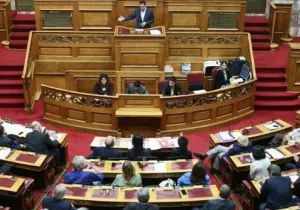 Σύγκρουση στη Βουλή για την οικονομία
