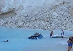 Ναυάγιο: Κλειστή η παραλία μέχρι νεωτέρας!