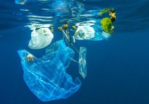 Πλαστικό διασπάται στο νερό σε μέρες
