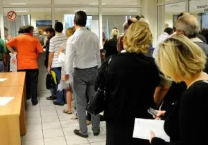 Ποσά έως 500 ευρώ χρωστάνε οι μισοί οφειλέτες του Δημοσίου