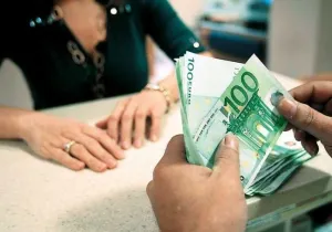 Πέραν των γνωστών μέτρων από τον Απρίλιο του 2026 έρχονται και αυξήσεις στις αποδοχές στον ιδιωτικό και τον δημόσιο τομέα