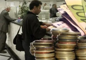 Αναβλήθηκαν για τον Ιούλιο οι αυτόματες κατασχέσεις σε συζύγους και άλλους συγγενείς, σε εταίρους και νομίμους εκπροσώπους