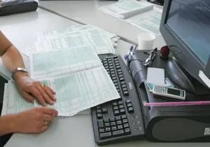 Αναζητούνται μέσω διασταυρώσεων όσοι δεν υπέβαλαν φορολογικές δηλώσεις για τον καταλογισμό φόρων και των προστίμων