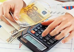 Καταργείται μόνο για όσους αυτοαπασχολούμενους υπάγονται στον τεκμαρτό τρόπο φορολόγησης και όχι για όλους
