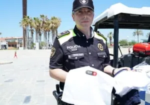 Βαρκελώνη, κλέβουν ρούχα στις παραλίες