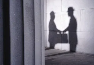 Εκατοντάδες μηνυτήριες αναφορές για ξέπλυμα χρήματος