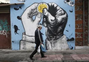 η μεσαία τάξη είτε είναι σχεδόν ανύπαρκτη είτε δεν δηλώνει τα εισοδήματά της