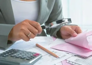 Οι δωρητές και οι δωρεοδόχοι μπλέκουν τόσο με την επιβολή φόρου δωρεάς και προστίμου 50%, αλλά και με έλεγχο πόθεν έσχες