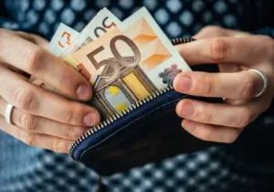 η Εφορία τσεκούρωσε επαγγελματία με 340.000 ευρώ επειδή πλήρωνε με μετρητά 