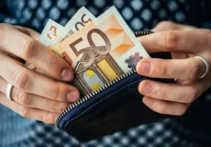 Ανοίγει τα μεσάνυχτα η εφαρμογή για την καταβολή του κοινωνικού μερίσματος