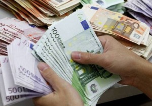 Ο Έλληνας αγαπάει τα μετρητά, λόγω εφορίας!