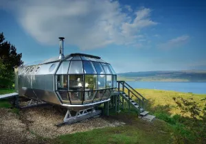Airship 002, AirBnB