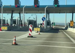 κατάρρευση των εισπράξεων από τα διόδια