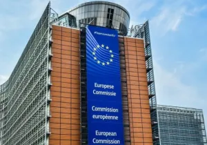 Εκβιάζουν οι θεσμοί για τον πτωχευτικό