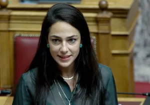 Μιχαηλίδου: Το επίδομα στήριξης για την ανάληψη ανάθεσης αναδοχής παιδιού είναι στα 525 ευρώ το μήνα