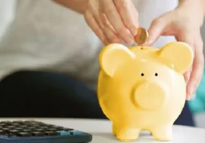Η Ελλάδα έχει τη χαμηλότερη εθνική αποταμίευση ως ποσοστό του ΑΕΠ από όλες τις χώρες της Ευρωζώνης