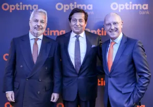 Ο Πρόεδρος της Optima bank, κ. Γεώργιος Τανισκίδης, ο Πρόεδρος της Tanweer Productions, κ. Joseph Samaan και ο Διευθύνων Σύμβουλος της Optima bank, κ. Δημήτρης Κυπαρίσσης