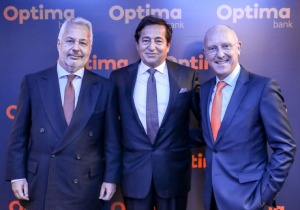 Ο Πρόεδρος της Optima bank, κ. Γεώργιος Τανισκίδης, ο Πρόεδρος της Tanweer Productions, κ. Joseph Samaan και ο Διευθύνων Σύμβουλος της Optima bank, κ. Δημήτρης Κυπαρίσσης