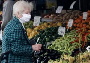 Σαρωτικό κύμα ακρίβειας σε καύσιμα, τρόφιμα, μέταλλα, χημικά, πλαστικά, χαρτικά σπέρνει απελπισία στα νοικοκυριά