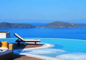 Οι συμβολαιογράφοι υποχρεούνται να ελέγξουν πριν την κατάρτιση συμβολαίων αν πρόκειται για Ρώσους ολιγάρχες