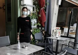 Η εξέλιξη αυτή προβληματίζει την ηγεσία του υπουργείου ανάπτυξης και του ΕΦΚΑ, καθώς συνεχίζεται η αιμορραγία των εισφορών 