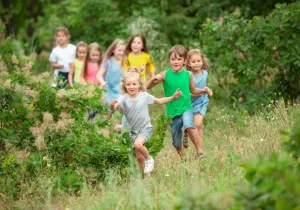 Children in nature - Image by master1305 on Freepik.com