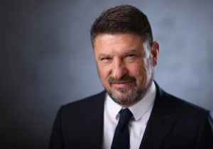 Άγνωστοι έγραψαν συνθήματα έξω από το σπίτι του Ν. Χαρδαλιά