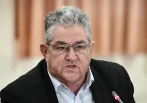 Κουτσούμπας για συνταγματική αναθεώρηση: Η κυβέρνηση θέλει να ξεχαστούν οι ευθύνες για τα σκάνδαλα