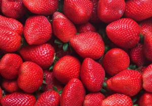 <a href="https://www.freepik.com/free-photo/strawberries_1012241.htm#fromView=search&page=1&position=25&uuid=34d664ef-621f-4108-b013-e901d5831b14">Image by kues1 on Freepik</a>