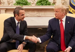 Εγκαταλείποντας τη γραμμή σταθερής προσήλωσης στο διεθνές δίκαιο, η κυβέρνηση αποδυναμώνει τη θέση της χώρας μας απέναντι στην Τουρκία