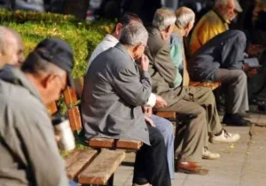 Καμπανάκι για το δημογραφικό και τη γήρανση του πληθυσμού της Ελλάδας χτυπάει η νέα έκθεση του Ινστιτούτου Δημογραφικών Ερευνών και Μελετών