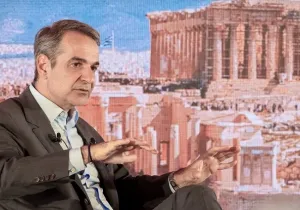 Τι απαντά ο Πρωθυπουργός για το κόστος ζωής και πώς το νέο στεγαστικό πρόγραμμα-πιλότος στοχεύει να απελευθερώσει 20.000 κλειστά ακίνητα.
