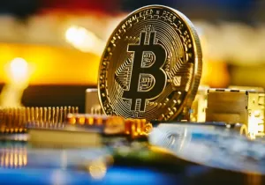 Σε υψηλό διμήνου το bitcoin