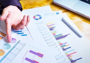 Τραμπ και SEC τερματίζουν τις τριμηνιαίες οικονομικές εκθέσεις: Κερδισμένοι και... χαμένοι