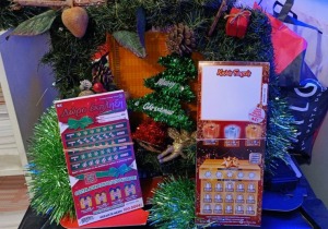 ΣΚΡΑΤΣ: Οι εορταστικοί λαχνοί γίνονται δώρα και σε αυτά τα Χριστούγεννα