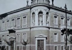 Παίρνει πίσω ακίνητα που πούληε το 2013 και συνεχίζει να τα χρησιμοποιεί πληρώνοντας ενοίκιο