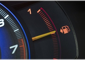 O Τραμπ ακυρώνει τα πρότυπα Μπάιντεν, "φρενάρει" τα ηλεκτρικά οχήματα