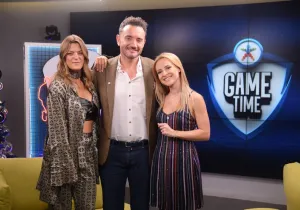 Ο Χρ. Μενιδιάτης στο εορταστικό Game Time: Το ντουέτο με τον Ντέμη και ο Μέσι σε ρόλο Άη Βασίλη