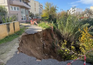 Καθίζηση 10 μέτρων στο ρέμα της Πικροδάφνης