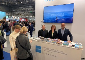 Έκθεση Ferien 2026: Διψήφια αύξηση προκρατήσεων για Ελλάδα στην Αυστρία 