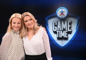Η Έλενα Παπαβασιλείου βάζει γκολ στο ΟΠΑΠ Game Time με κλειστά μάτια