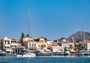 Η Αίγινα, η Σύρος και η Κέρκυρα καταγράφουν εντυπωσιακή άνοδο, ενώ ισχυροί πόλοι έλξης παραμένουν το Ηράκλειο, η Άνδρος, η Νάξος, τα Χανιά, η Σκύρος, η Κέα και η Μύκονος.