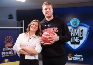 Σ. Βεζένκοφ στο Allwyn Game Time: Ο ιδανικός συμπαίκτης, ο δυσκολότερος αντίπαλος και το τραγούδι που αφιερώνει στον Ολυμπιακό