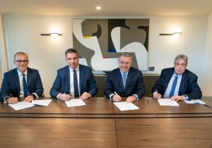 Alpha Bank: 1.600€ κατώτατος μισθός και παιδική αποταμίευση για πρώτη φορά σε σύμβαση