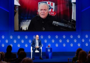 Steve Bannon σε DEF: Οι μεγάλες μάχες των επόμενων δεκαετιών θα αφορούν την ελεύθερη ναυσιπλοΐα