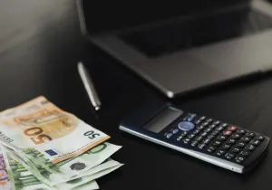 Κουτσουρεμένη και με σκληρούς όρους είναι η νέα ρύθμιση των 72 δόσεων των ληξιπρόθεσμων οφειλών και δύσκολα θα αποδειχτεί βιώσιμη